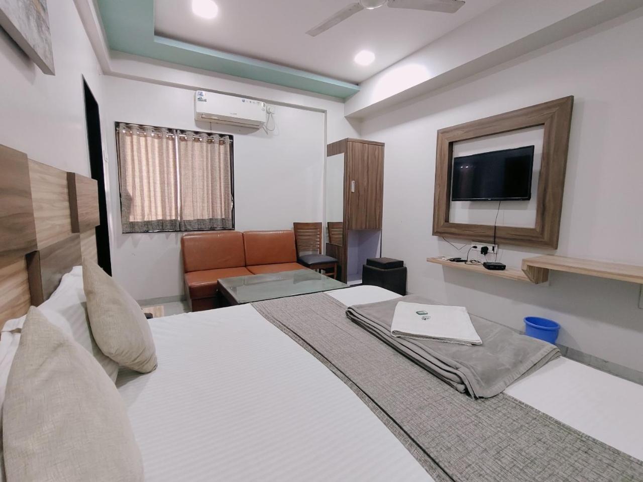 Hotel Pragati Inn Ахмеднагар Экстерьер фото